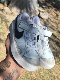 Nike Toddler Sneakers White with Black Swoosh 11c