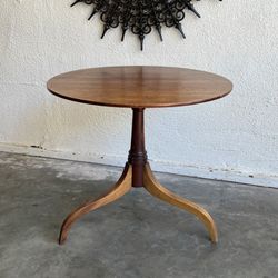 Antique Mahogany Queen Anne Style Tilt Top Table