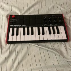 Akai MPK mini Midi Controller