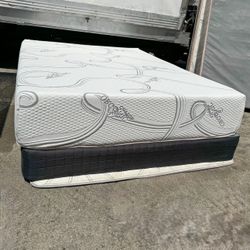 High Quality Memory Foam Gel Mattress And Box Spring Queen Size 