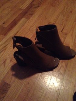 Brand new wedges sand led