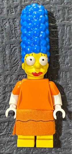 **LEGO Simpsons Minifigure – Marge Simpson in Orange Dress**
