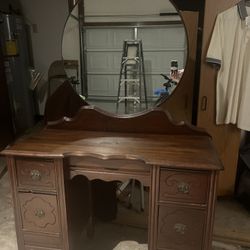 Vintage 4 Drawer Vanity 