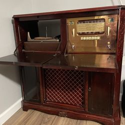 Vintage 1940s  Console Radio- Working