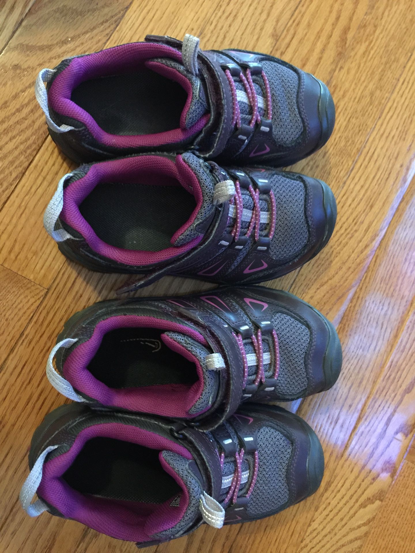 2 pairs of keen sneakers