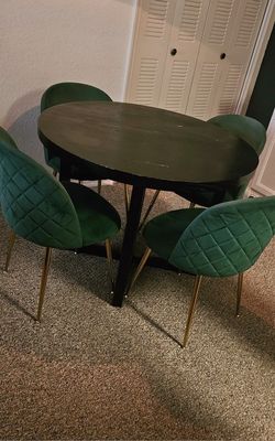 Dining Table & Chairs Set