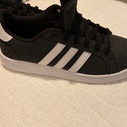 New Adidas Shoes Size 6 