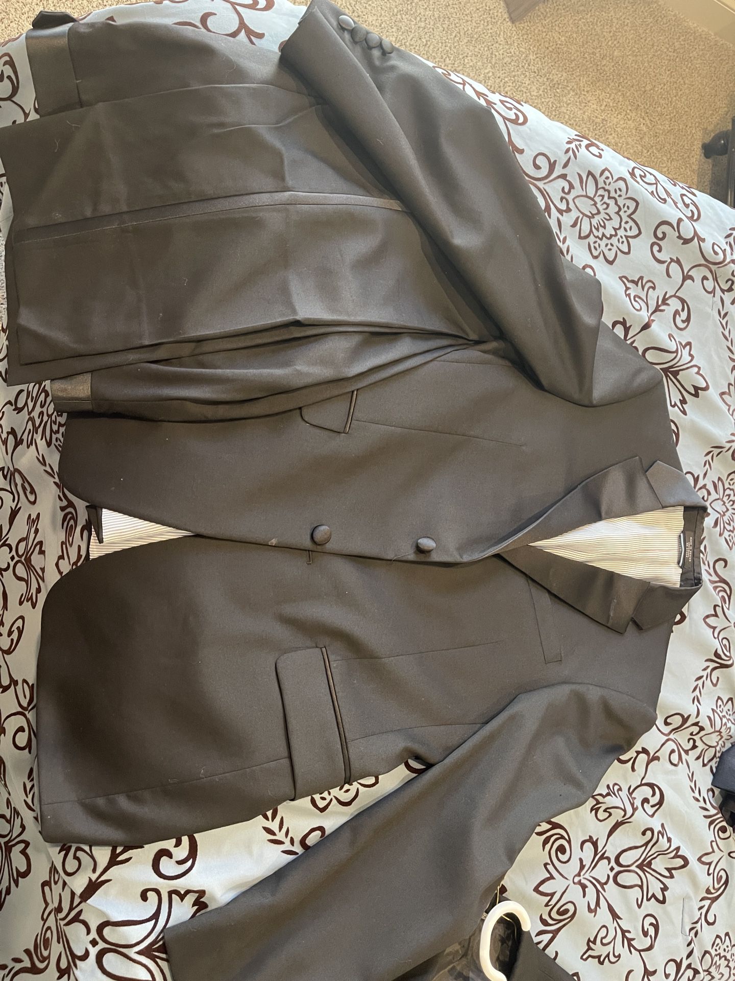 Dekan Kapel masser Tommy Hilfiger Tuxedo For Teenagers for Sale in Cary, NC - OfferUp