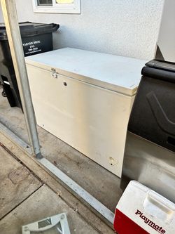 GE White Chest Freezer