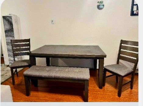 Nice Dinning Table 2 Chairs One Bench Great For Studio Or House
