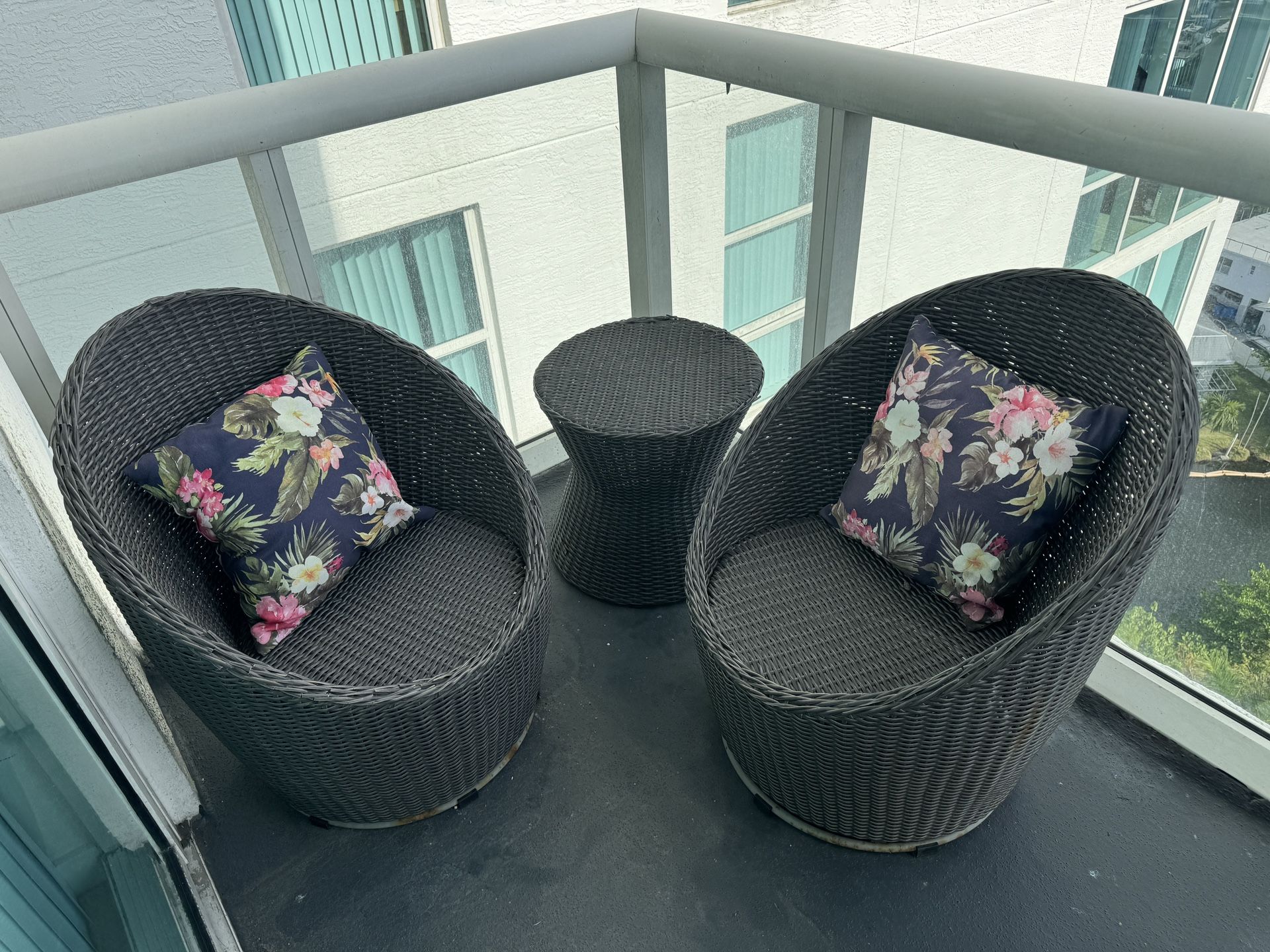 Nautica Wicker Outdoor Round Chair Set With Table
