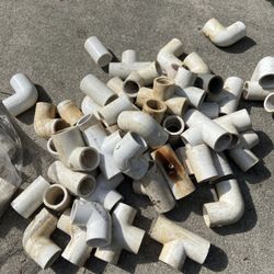 Half inch PVC fittings 80 pieces