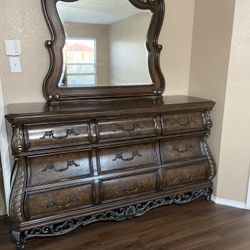 Elegant Queen bedroom set