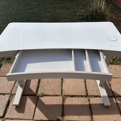 adjustable height gaming /office space desk 