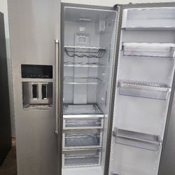REFRIGERATOR WHILPPOL STAINLESS STEEL WITH WARRANTY LIKE NEW 