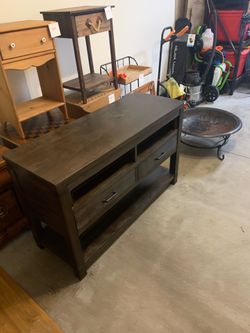 Tv cabinet Py and n Elburn