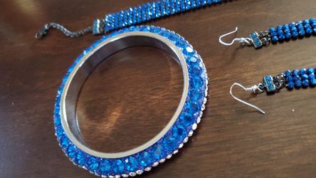 Bracelet, choker and earrings new.