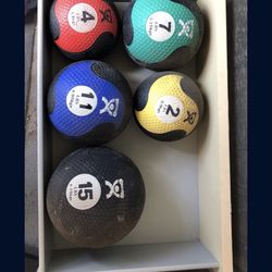 CanDo Soft Medicine Ball 5-Piece Set, 2lb, 4lb, 7lb, 11lb, and 15lb, for Physical Therapy and Fitness Exercises, Easy Grip Rubber Weighted Exercise Ba