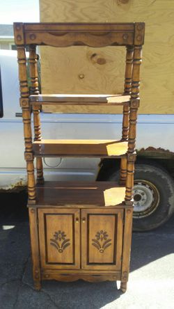 Beautiful Oakwood cabinet for that low nice condition can be restore valdish.