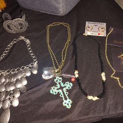 11 piece jewelry bundle.... $30