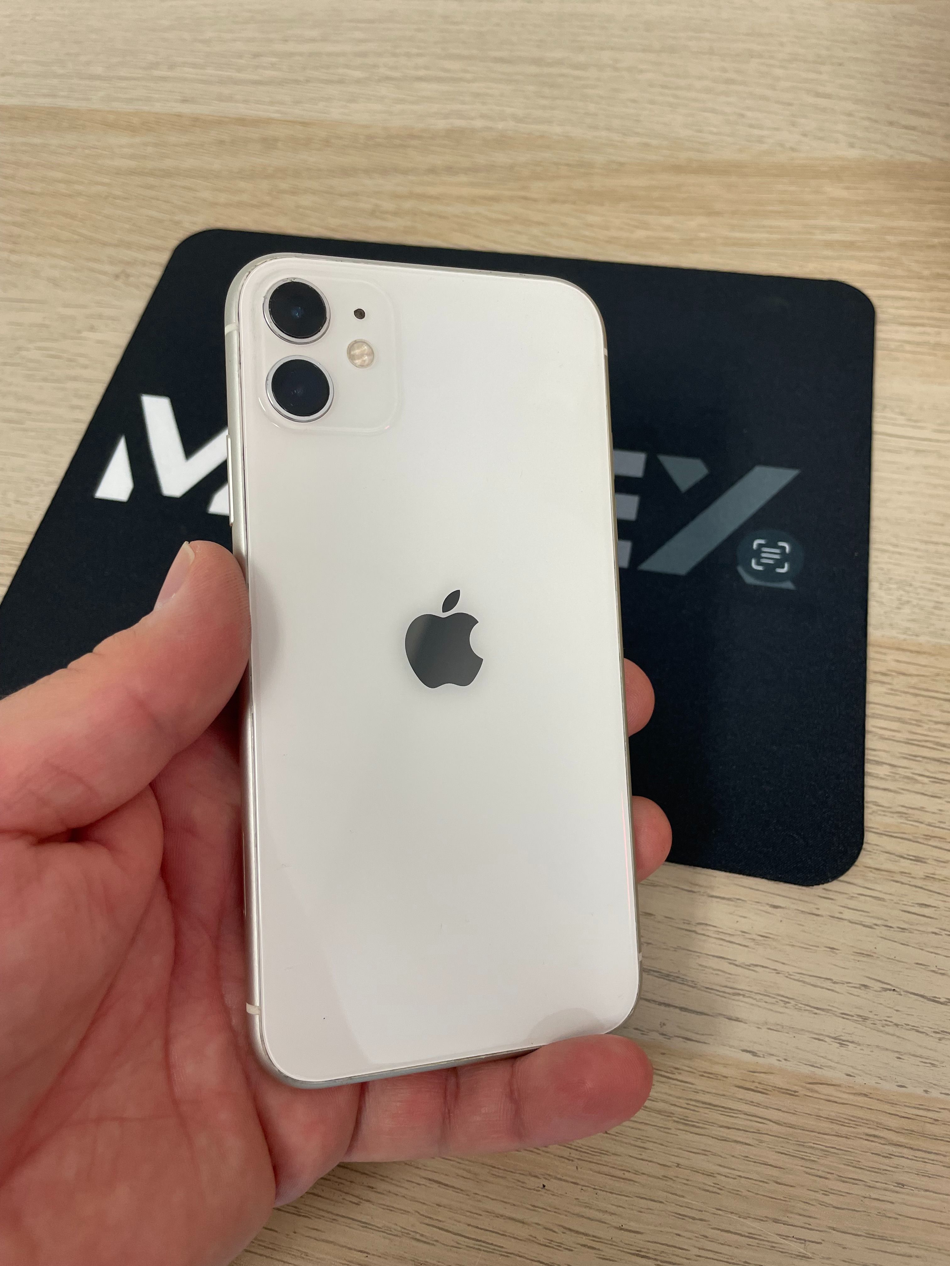 iPhone 11 - Unlocked - 64GB