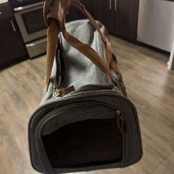 Dog Carrier / Kennel 