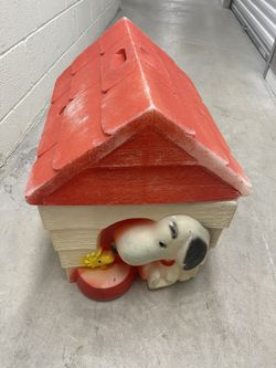 Vintage Blow Mold Plastic 1965 Snoopy Woodstock Dog House Toy Box Chest Storage