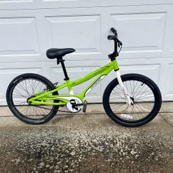 Specialized Hotrock Kid Moutan bike 20" tires