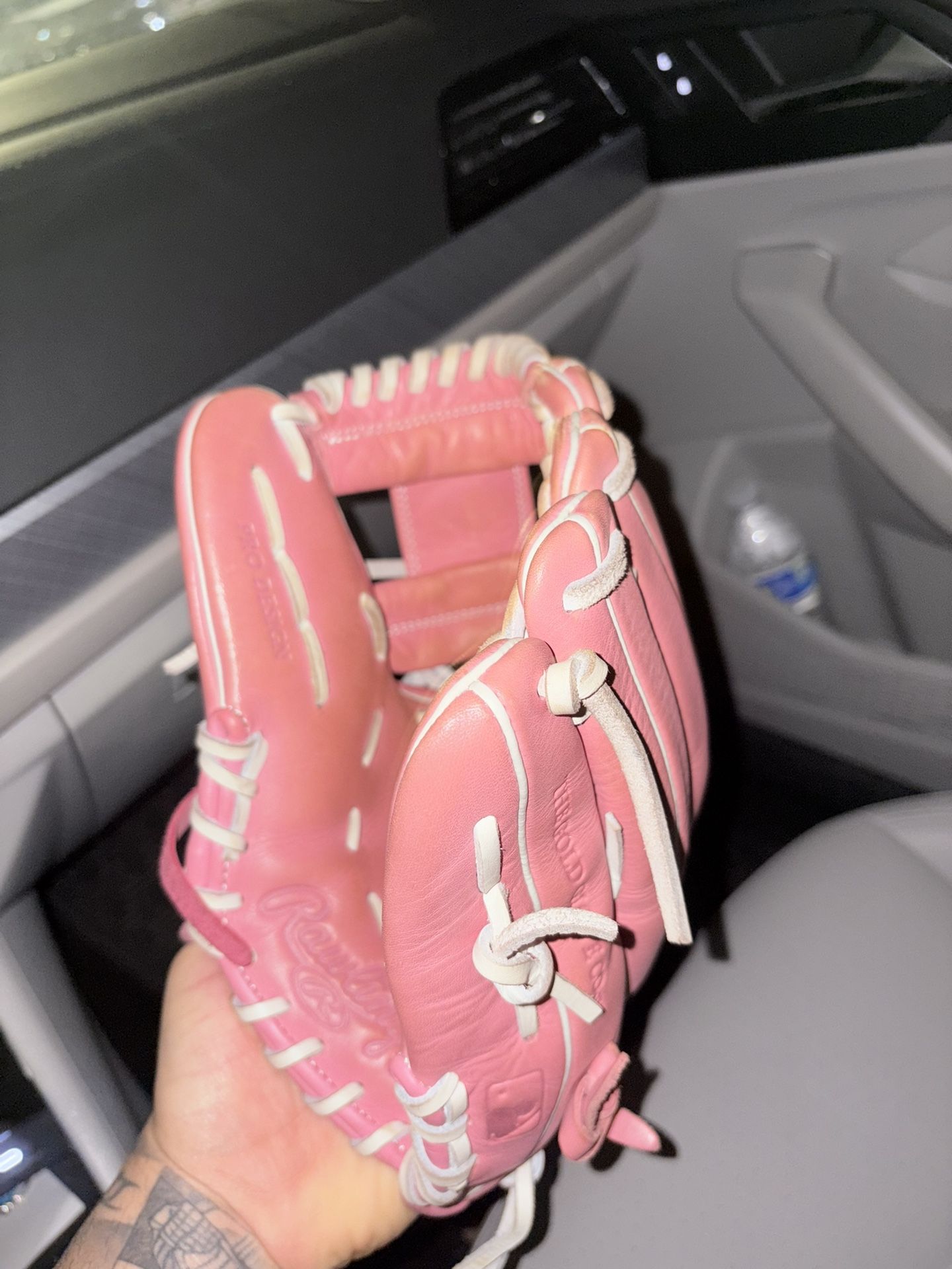 GLOVE BASEBALL FOR SALEE