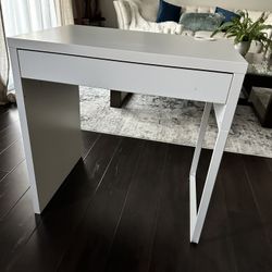 IKEA MICKE desk