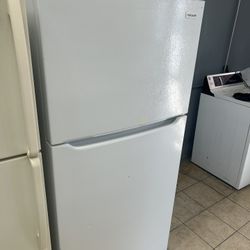 Frigidaire Fridge & Gas Stove