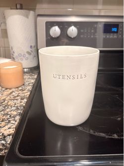 Utensil holder