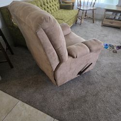 Recliner Lazyboy Style Like New!