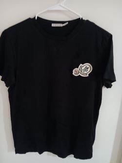 Moncler black men's hi-end t-shirt  features a distinctive white felt logo patch on left chest.