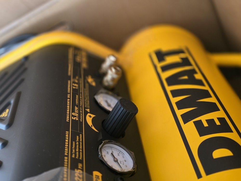 DEWALT
4.5 Gal. Portable Electric Air Compressor 225 PSI