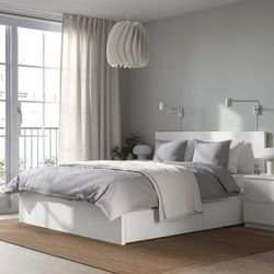 King bed with 2 storage boxes