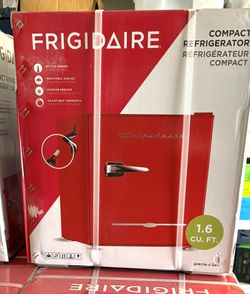 Frigidaire - Retro 1.6 Cu. Ft. Mini Fridge - Red   BRAND NEW !! SEALED !!