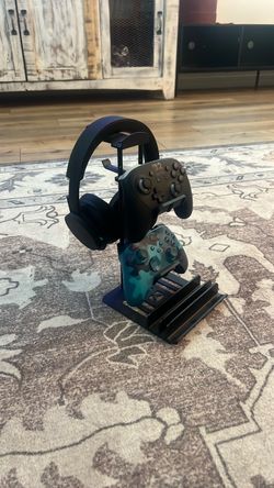 Controller/headphone stand