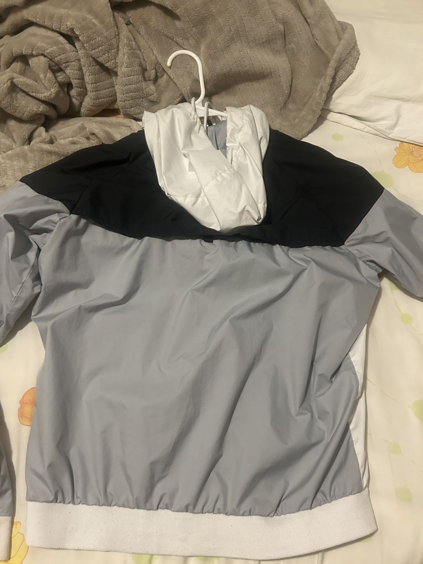 A Nike Windbreaker size large Men