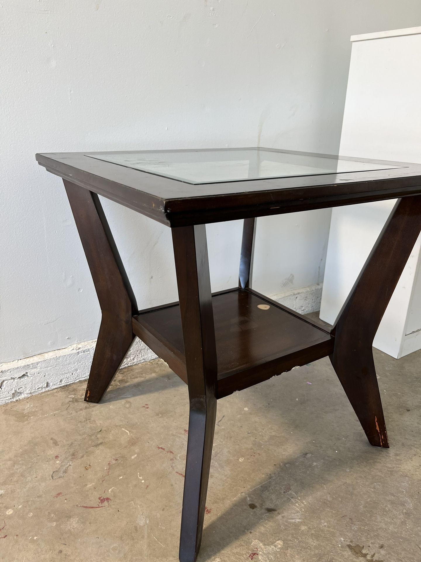 End Table (delivery Available)