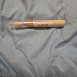 Revolution Fast Base Concealer 