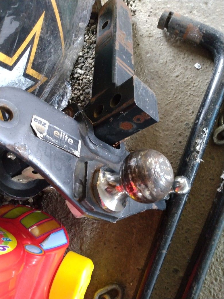 Trailer Hitch Insert W/ Sway Bars And Chains