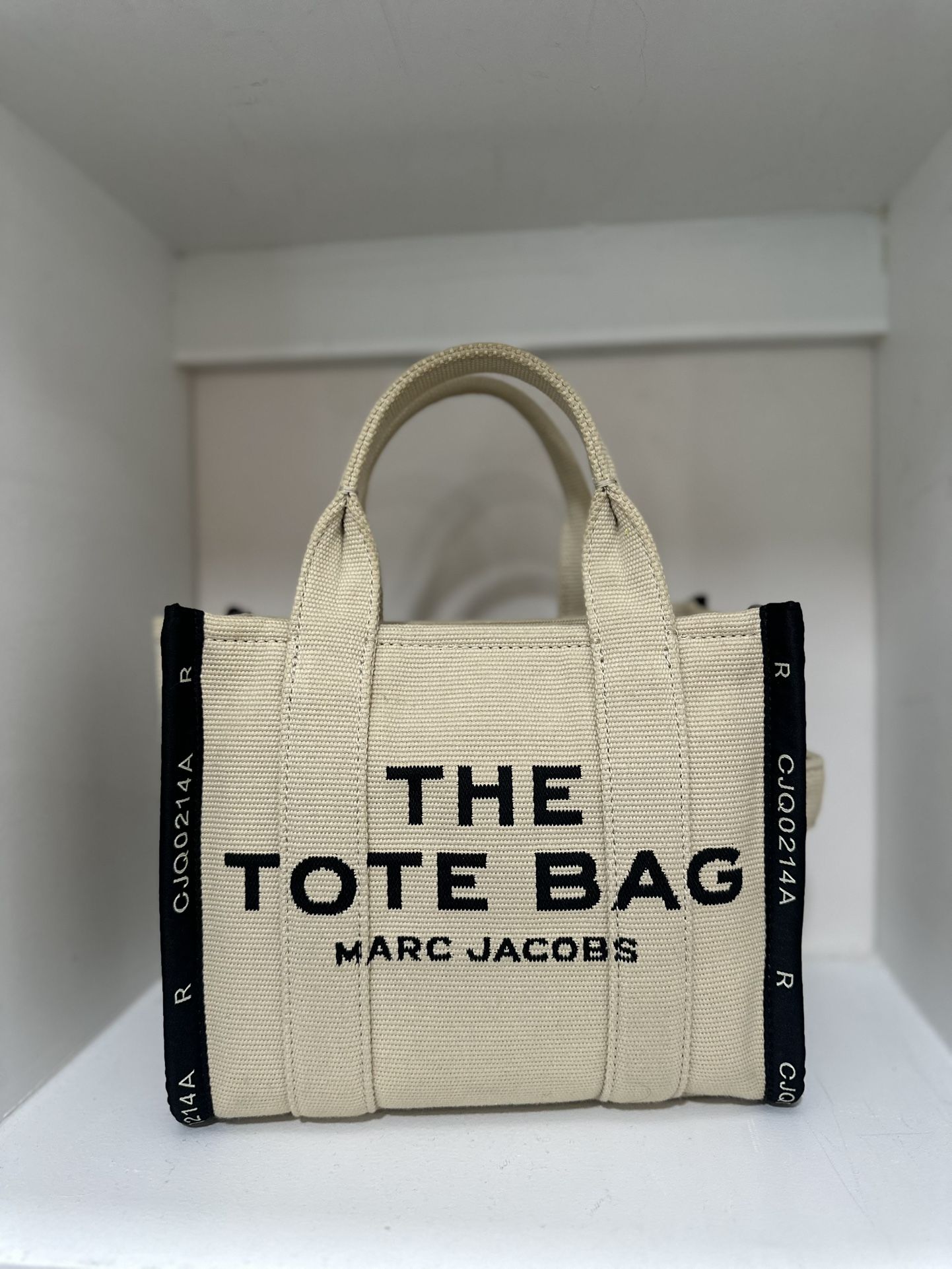 Marc Jacobs The Tote Bag