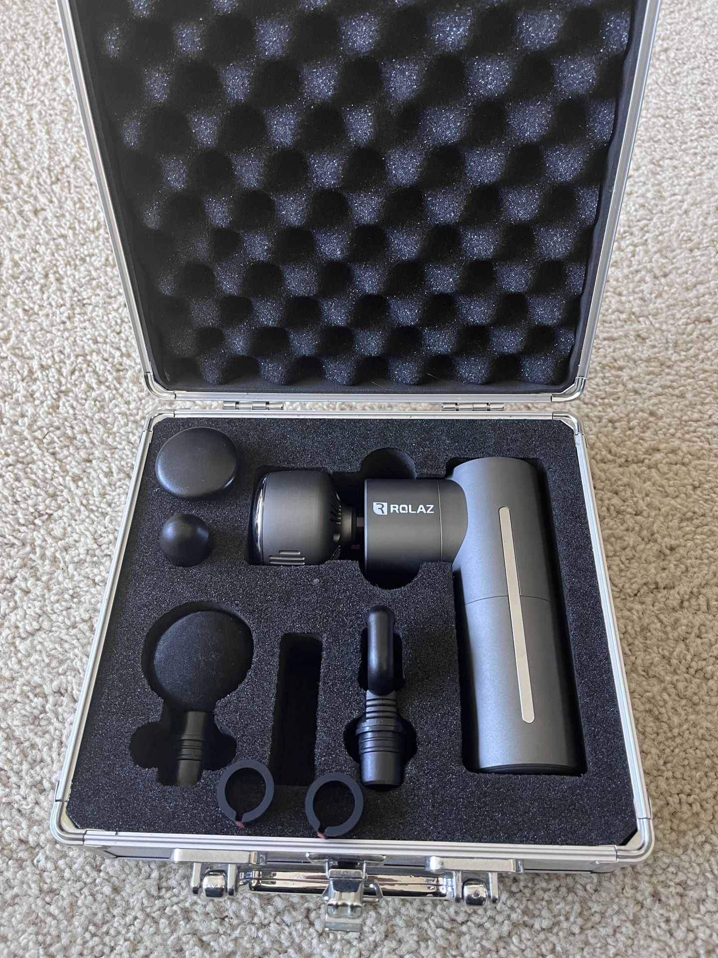 Rolaz massage Gun For Parts it doesn't charge