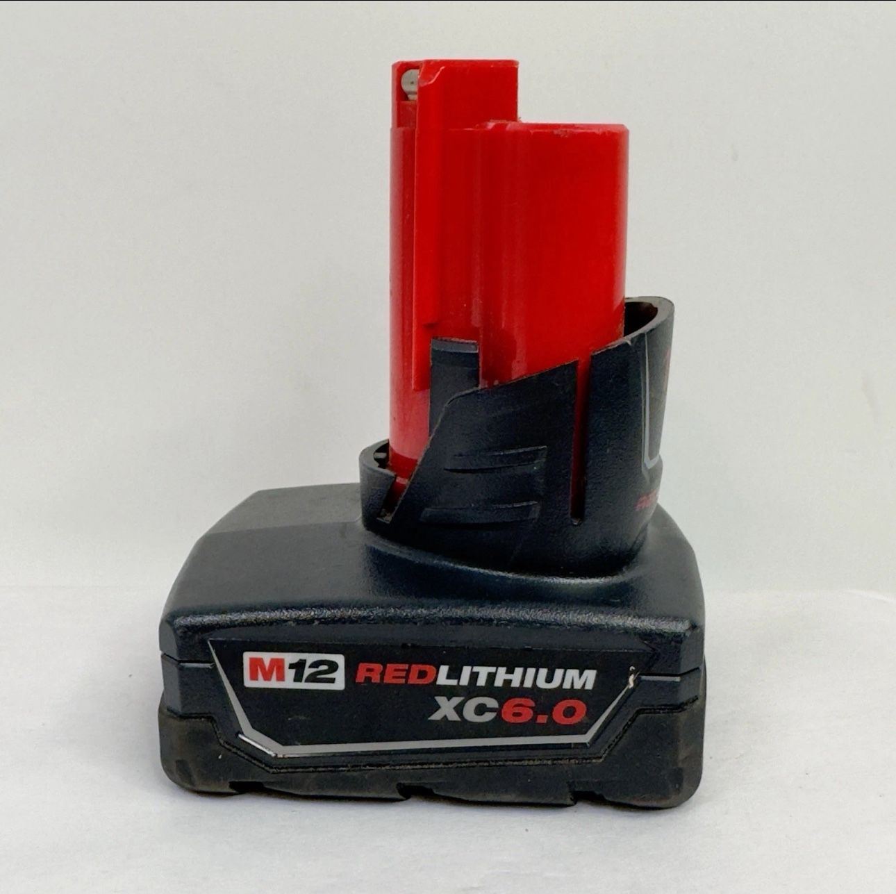 Milwaukee 48-11-2460 M12 XC6.0 (FOR PARTS ONLY) NOT WORKING- NO TRABAJA