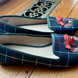 New charter plaid club flats festive Christmas wreaths! So cute