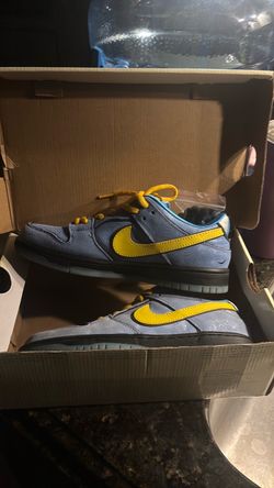 Dunks blue n yellow size 7