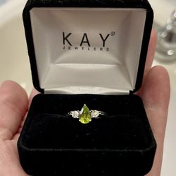 White Gold Peridot/Diamond 3 Stone Trellis Ring, Size 7.5