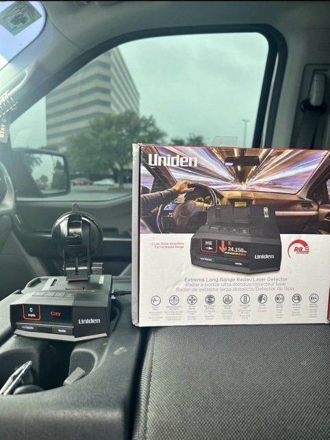Uniden R8 Extreme