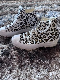Cute converse Leopard print Size 9.5 women